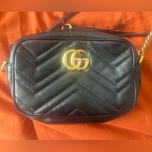 Black leather Gucci purse!
